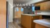 近Langley 独立出入半地下室出租.公交方便